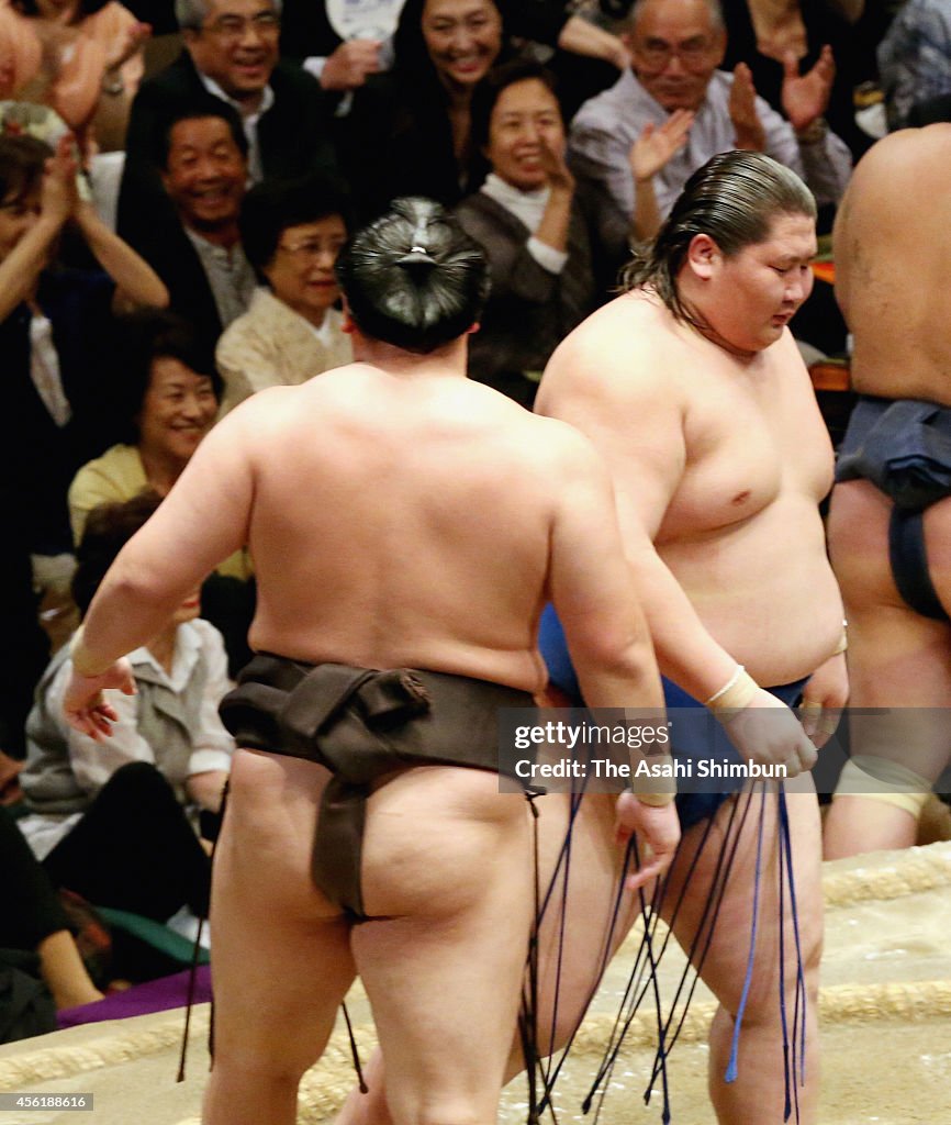 Grand Sumo Autumn Tournament - Day 14