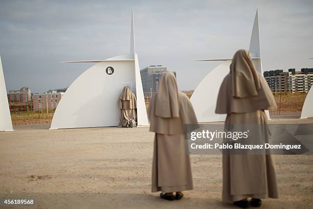 Confesse Queue Opus Dei Photos and Premium High Res Pictures - Getty Images