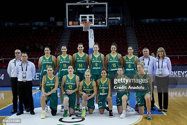 Australia's players Tessa Lavey , Leilani Mitchell , Rebecca Allen , Penny Taylor , Gabrielle Richards , Natalie Burton , Rachel Jarry , Laura Hodges...