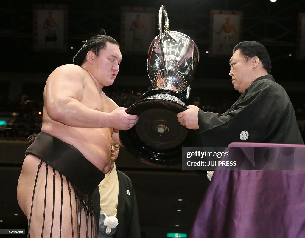 Mongolian sumo grand champion Hakuho receives the Emperor's Cup after ...