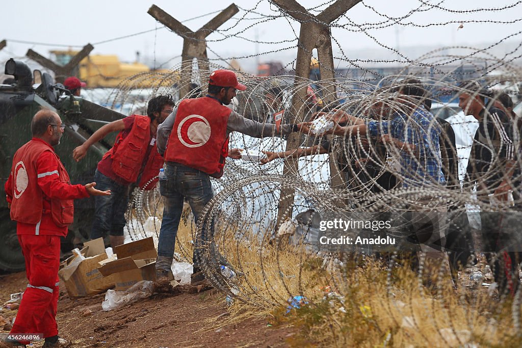 Syrian Kurds' waiting at Turkey's Yumurtalik border crossing in Sanliurfa