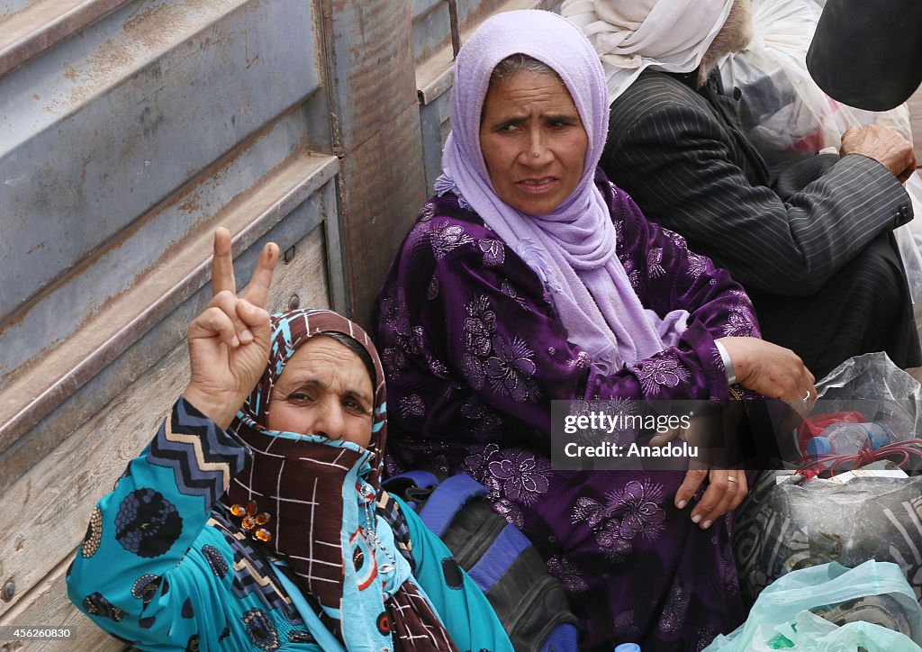 Syrian Kurds cross into Turkey through Yumurtalik border crossing in Sanliurfa