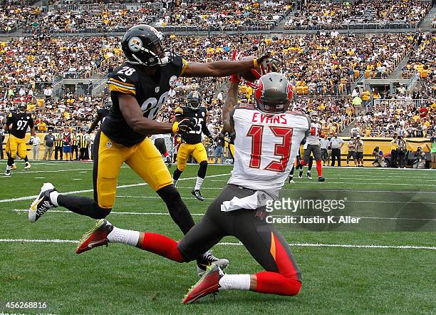 Mike Evans of the Tampa Bay Buccaneers makes a touchdown catch in front of Cortez Allen of the Pittsburgh Steelers during the first quarter at Heinz...