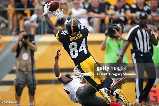 Antonio Brown of the Pittsburgh Steelers catches his second touchdown of the game during the second quarter against the Tampa Bay Buccaneers at Heinz...