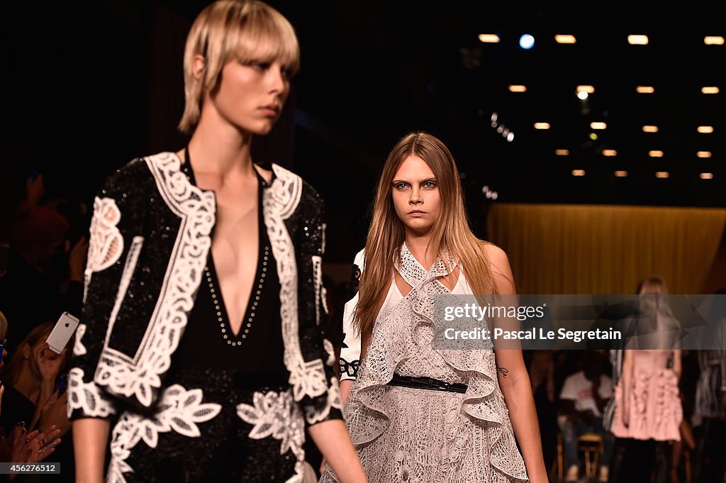 Givenchy : Runway - Paris Fashion Week Womenswear Spring/Summer 2015