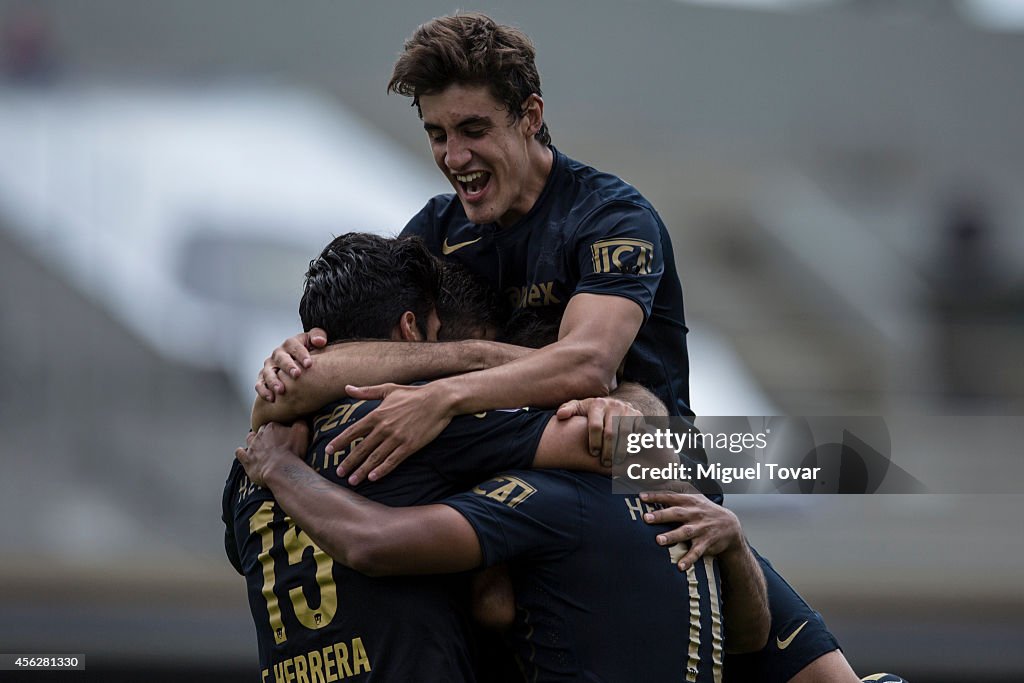 Pumas UNAM v Chiapas - Apertura 2014 Liga MX