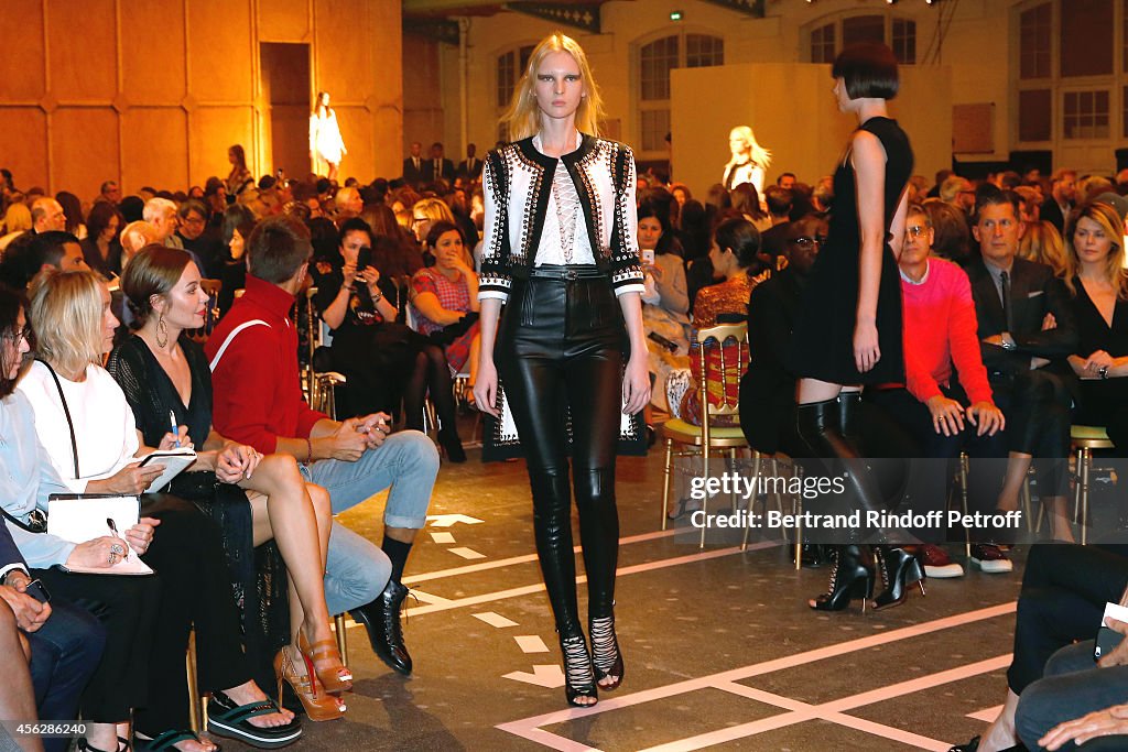 Givenchy : Front Row - Paris Fashion Week Womenswear Spring/Summer 2015