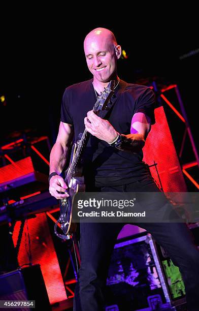 Matt Scannell of Vertical Horizon performs onstage at the APA Party during Day 2 of the IEBA 2014 Conference on September 28, 2014 in Nashville,...