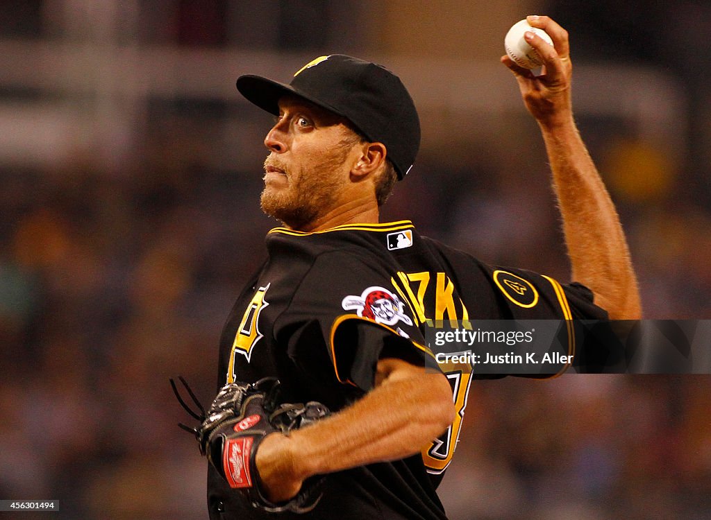 Milwaukee Brewers v Pittsburgh Pirates