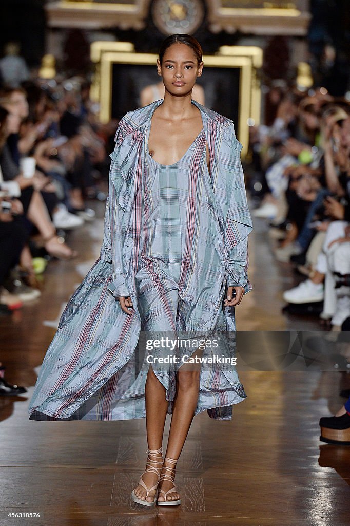 Stella McCartney - Runway RTW - Spring 2015 - Paris Fashion Week