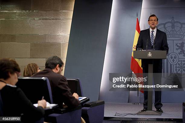 Spanish Prime Minister Mariano Rajoy speaks during a press conference after a gabinet meeting at Moncloa Palace on September 29, 2014 in Madrid,...