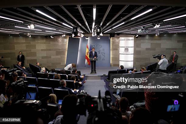 Spanish Prime Minister Mariano Rajoy speaks during a press conference after a gabinet meeting at Moncloa Palace on September 29, 2014 in Madrid,...