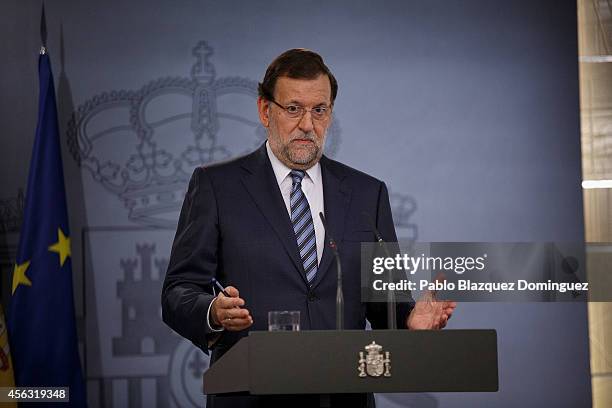 Spanish Prime Minister Mariano Rajoy speaks during a press conference after a gabinet meeting at Moncloa Palace on September 29, 2014 in Madrid,...