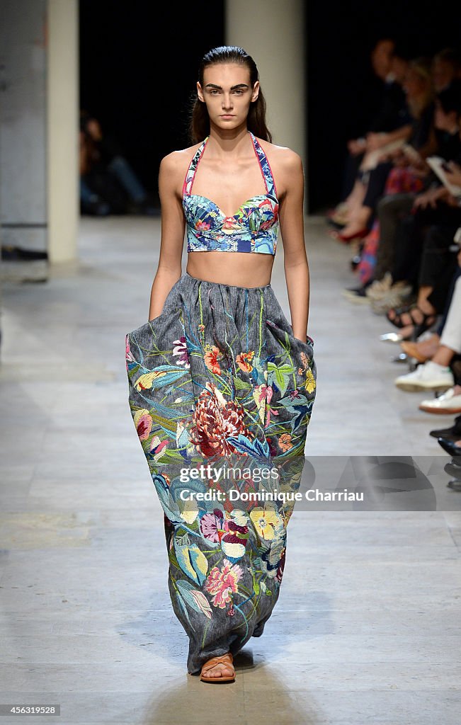 Leonard : Runway - Paris Fashion Week Womenswear Spring/Summer 2015