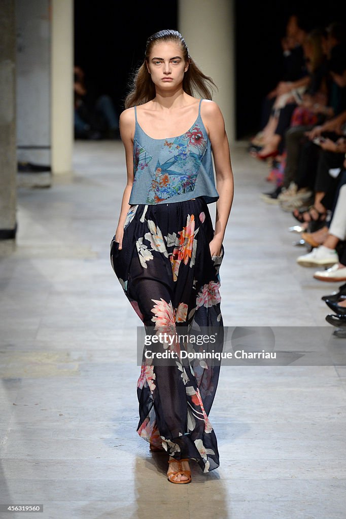 Leonard : Runway - Paris Fashion Week Womenswear Spring/Summer 2015