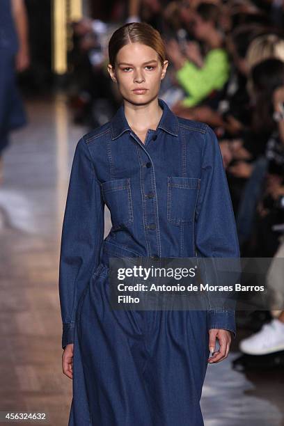 Attends the Stella McCartney show as part of the Paris Fashion Week Womenswear Spring/Summer 2015 on September 29, 2014 in Paris, France.