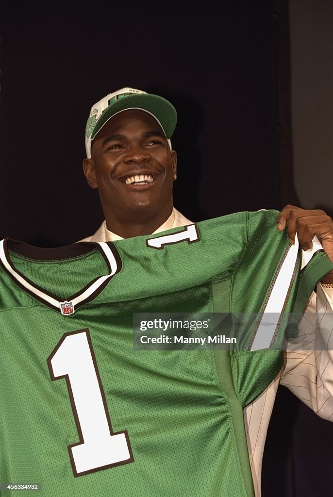 1996 Nfl Rookies Closeup of New York Jets wide receiver and No 1 overall pick Keyshawn ...