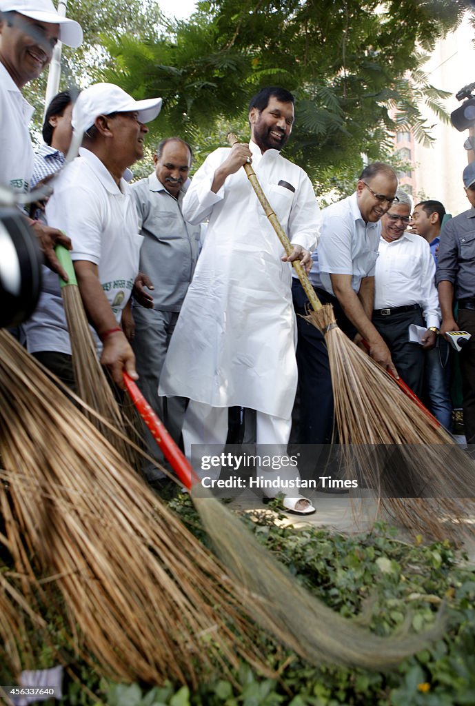 Ram Vilas Paswan Launches Swachh Bharat Mission At FCI