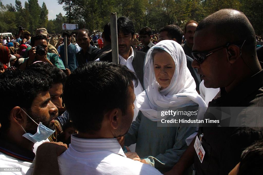 Sonia And Rahul Gandhi Visits Flood Victims In jammu And Kashmir