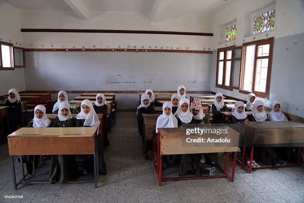 Yemeni students back to school