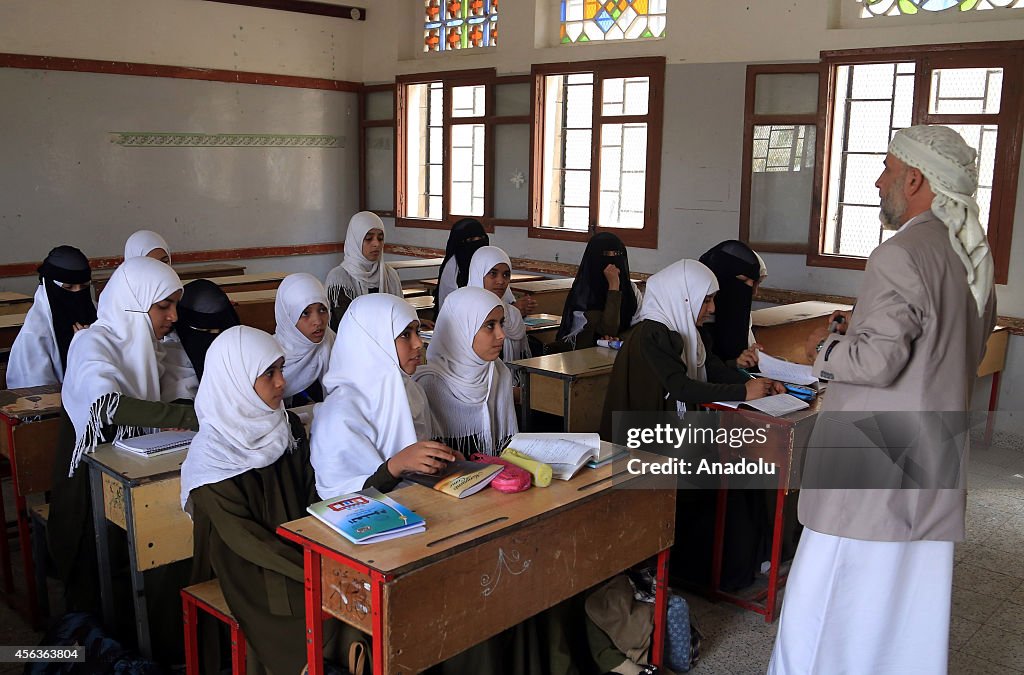 Yemeni students back to school