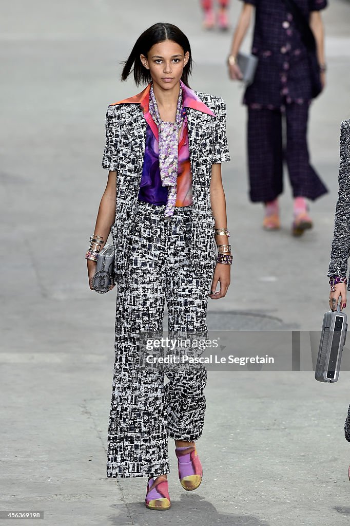 Chanel : Runway - Paris Fashion Week Womenswear Spring/Summer 2015