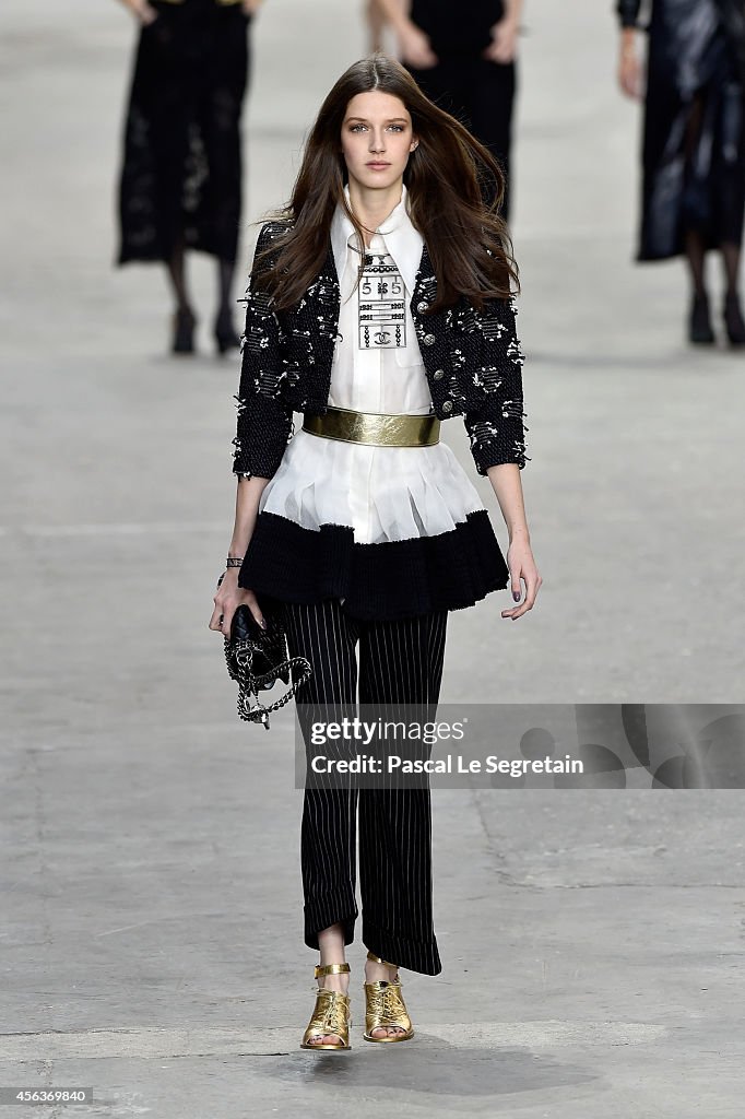 Chanel : Runway - Paris Fashion Week Womenswear Spring/Summer 2015