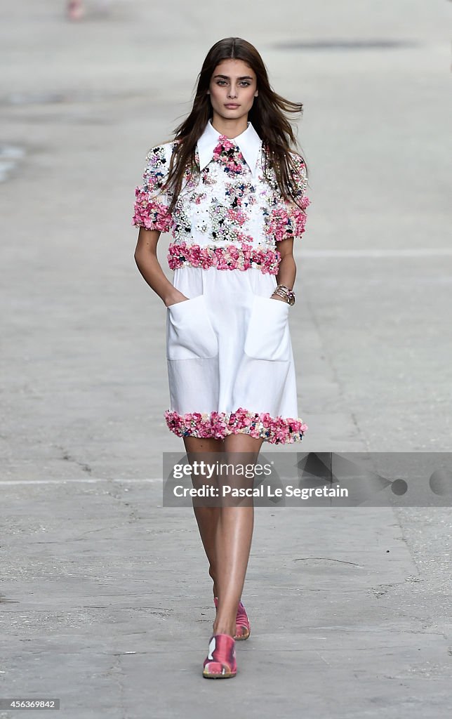 Chanel : Runway - Paris Fashion Week Womenswear Spring/Summer 2015