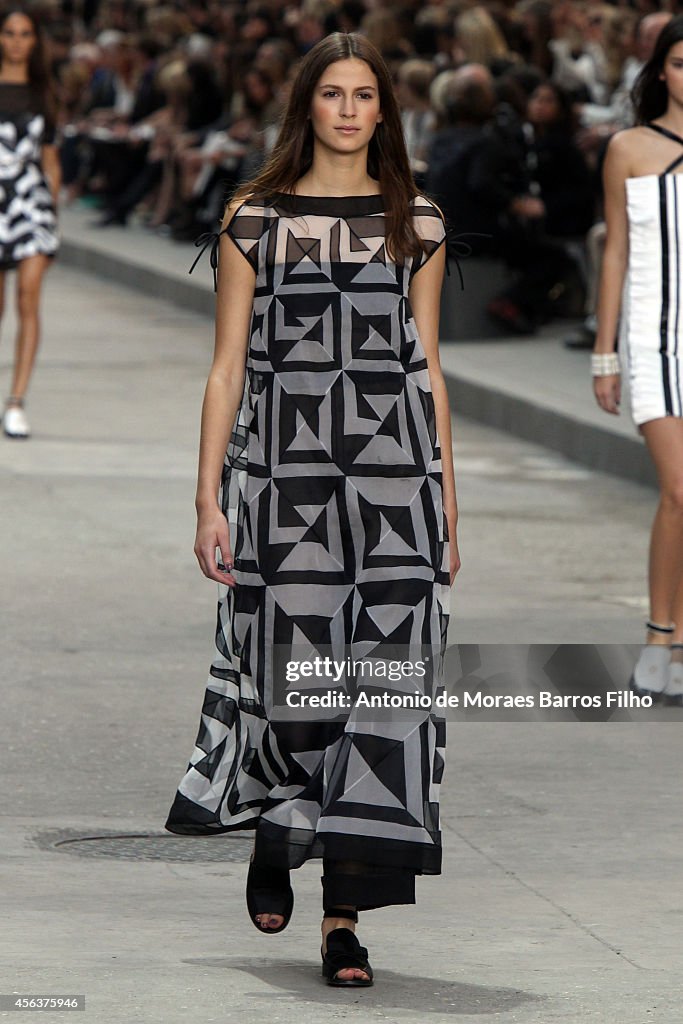 Chanel : Runway - Paris Fashion Week Womenswear Spring/Summer 2015