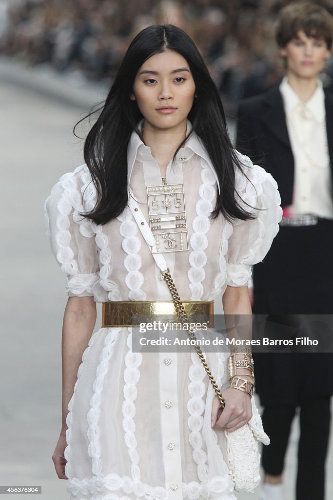 Chanel : Runway - Paris Fashion Week Womenswear Spring/Summer 2015