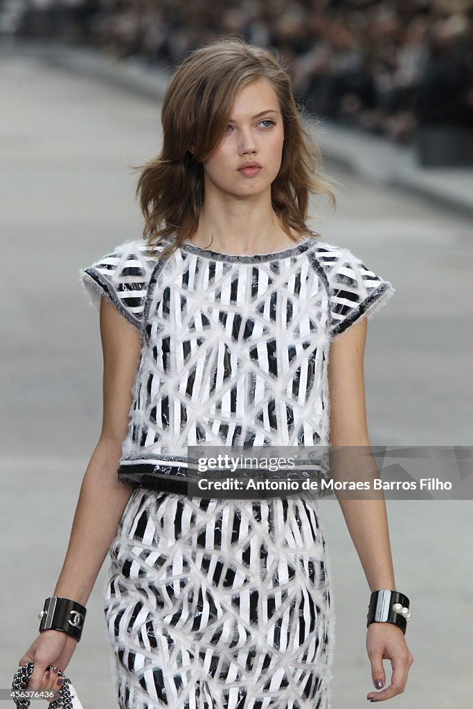 Chanel : Runway - Paris Fashion Week Womenswear Spring/Summer 2015