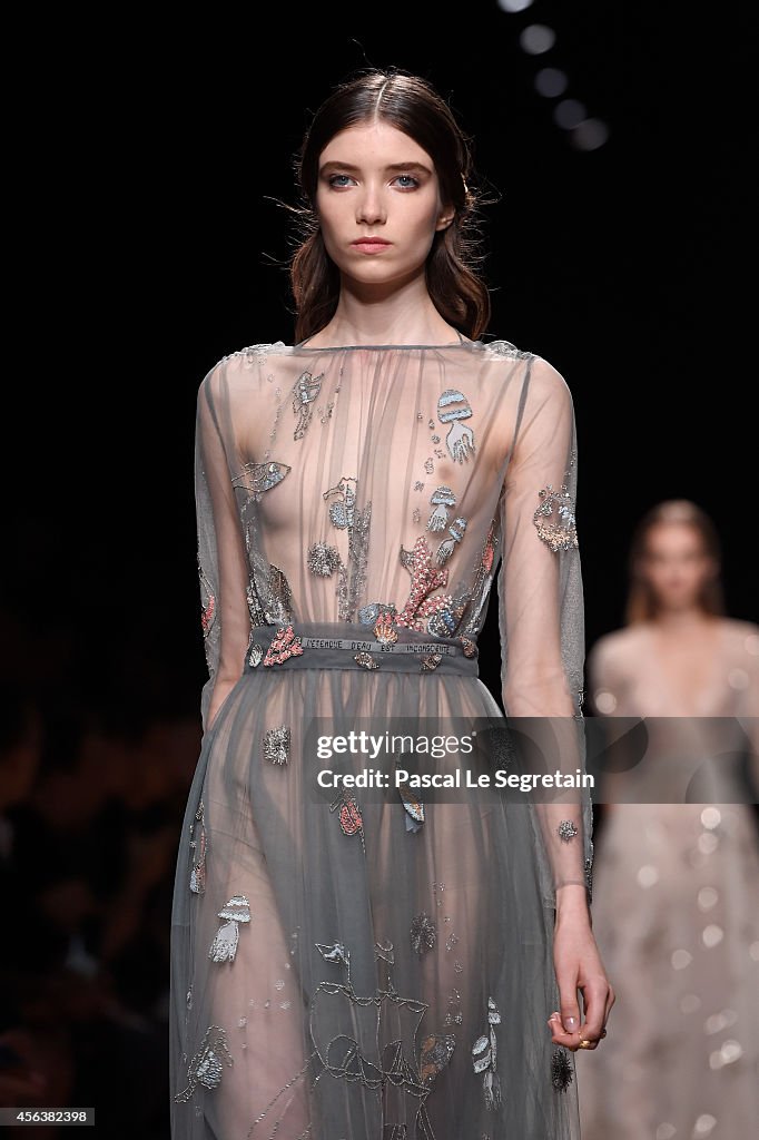 Valentino : Runway - Paris Fashion Week Womenswear Spring/Summer 2015