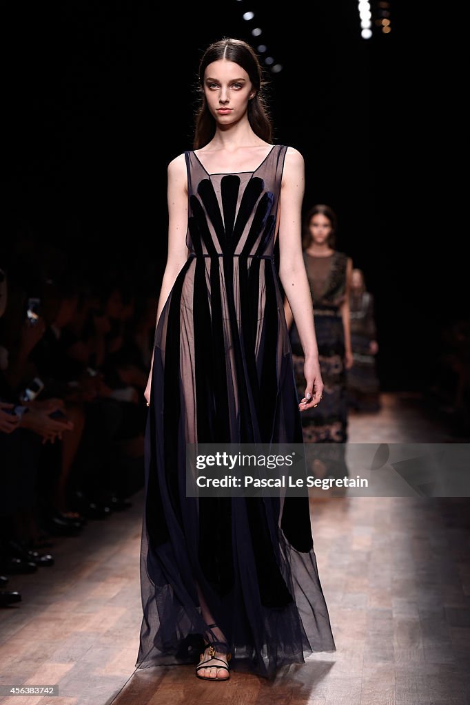 Valentino : Runway - Paris Fashion Week Womenswear Spring/Summer 2015