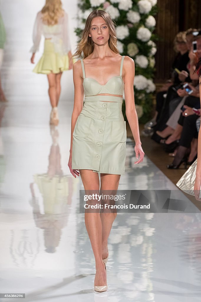 Valentin Yudashkin : Runway - Paris Fashion Week Womenswear Spring/Summer 2015