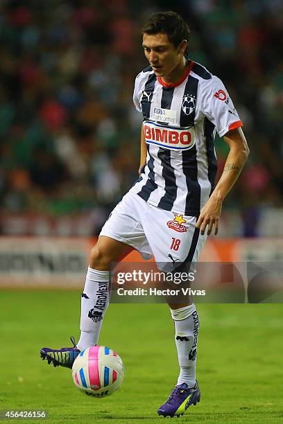 Neri Cardozo of Monterrey drives the ball during a match between Leon and Monterrey as part of 11th round Apertura 2014 Liga MX at Leon Stadium on...