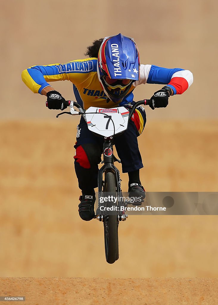 Asia Carr Amanda Mildred Carr of Thailand competes in the Women's Seeding Run ...