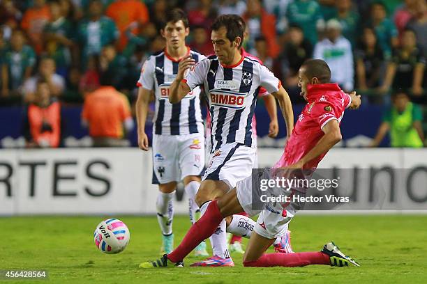 Wanderley Sousa of Leon struggles for the ball with Neri Cardozo of Monterrey during a match between Leon and Monterrey as part of 11th round...