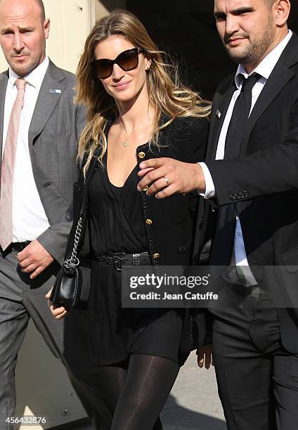 Gisele Bundchen attends the Chanel fashion show at the Grand Palais as part of the Paris Fashion Week Womenswear Spring/Summer 2015 on September 30,...