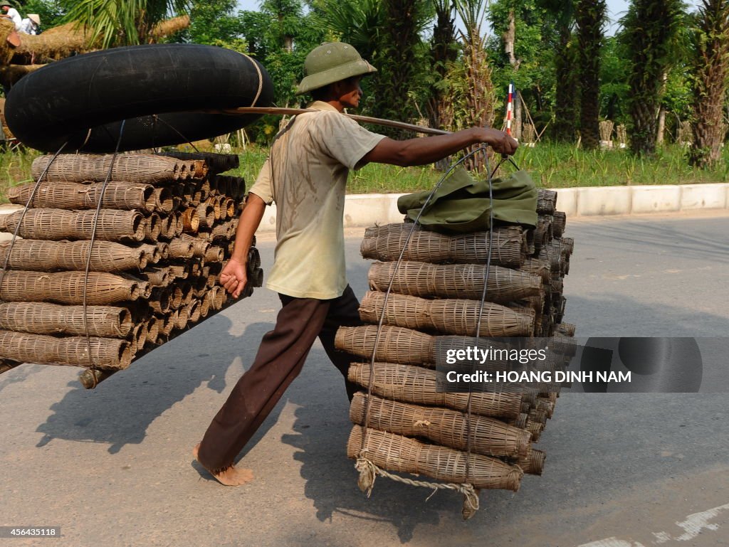 VIETNAM-LIFESTYLE-FISHING-FARMERS