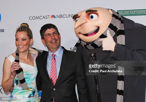 Actress Elizabeth Banks and Universal Film and Entertainment Group Chairman Jeff Shell attend the 2014 LA's Promise Gala at Universal Studios...