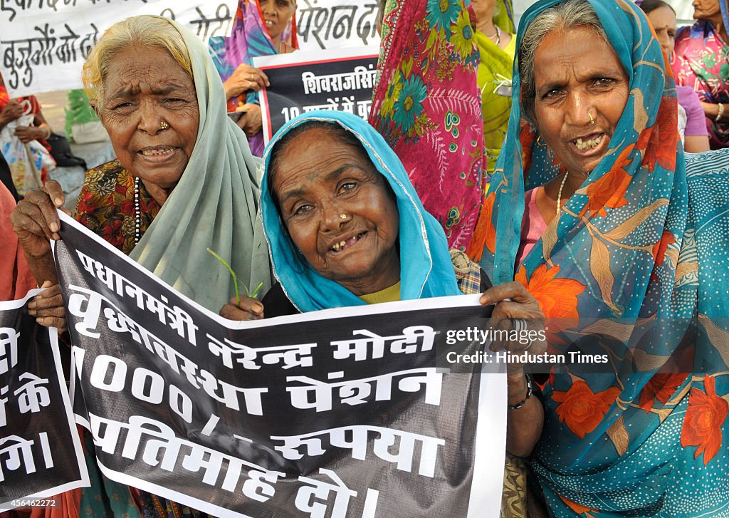 Old Age Pensioner Protest To Increase Their Pension