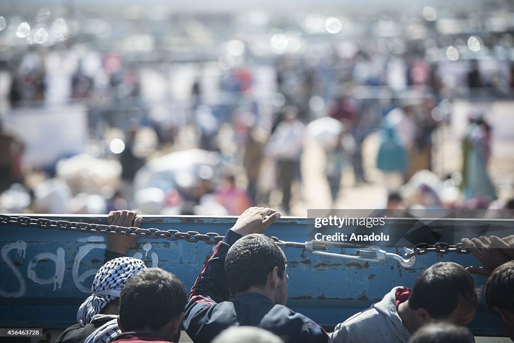 Syrian Kurds cross into Turkey through Yumurtalik border crossing in Sanliurfa