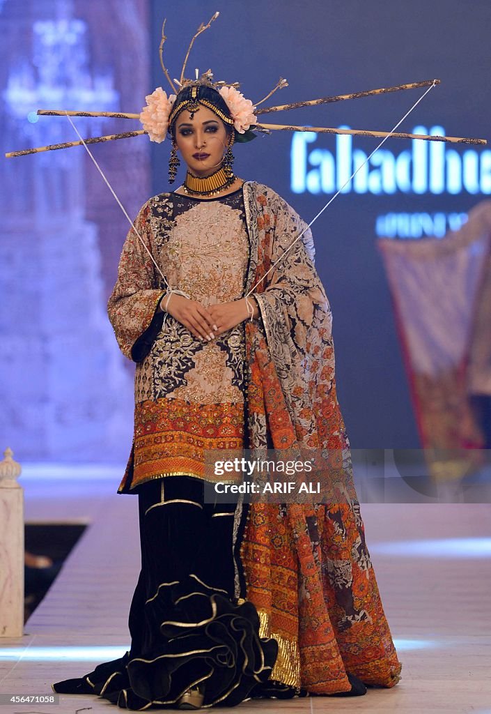 FASHION-PAKISTAN-HUSSAYN