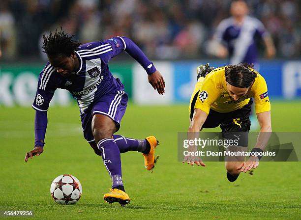 Nathan Kabasele of Anderlecht battles with Neven Subotic of Borussia Dortmund during the UEFA Champions League Group D match between RSC Anderlecht...