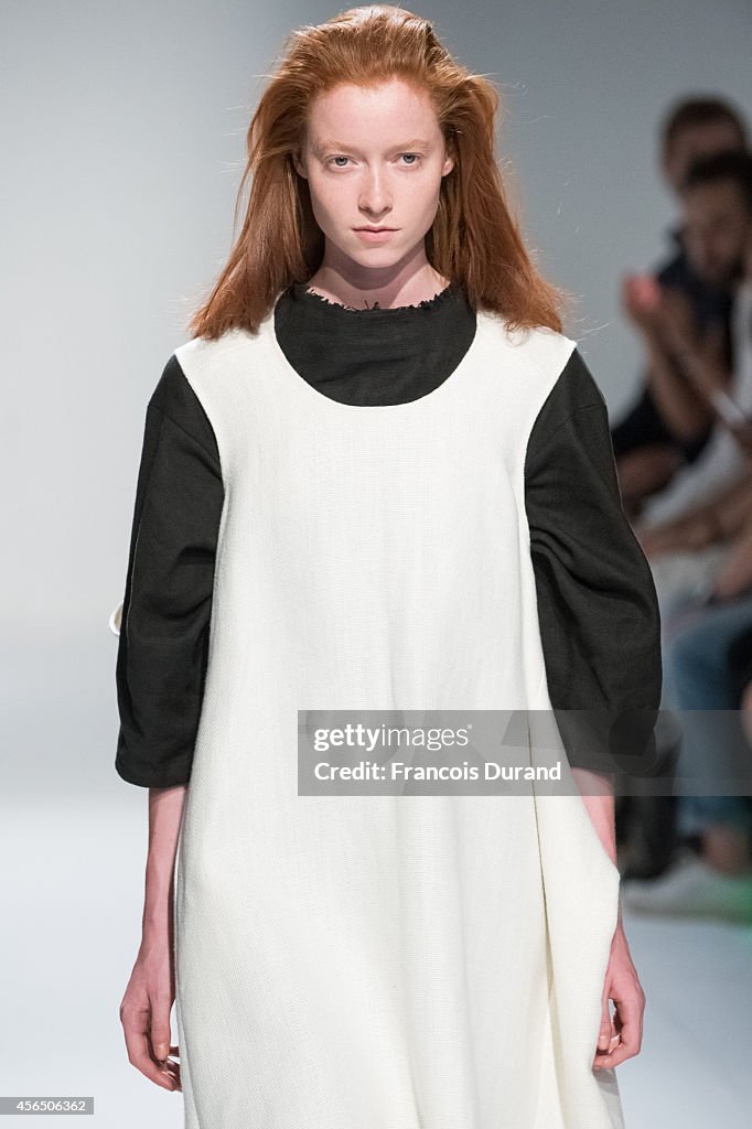 Moon Young Hee : Runway - Paris Fashion Week Womenswear Spring/Summer 2015