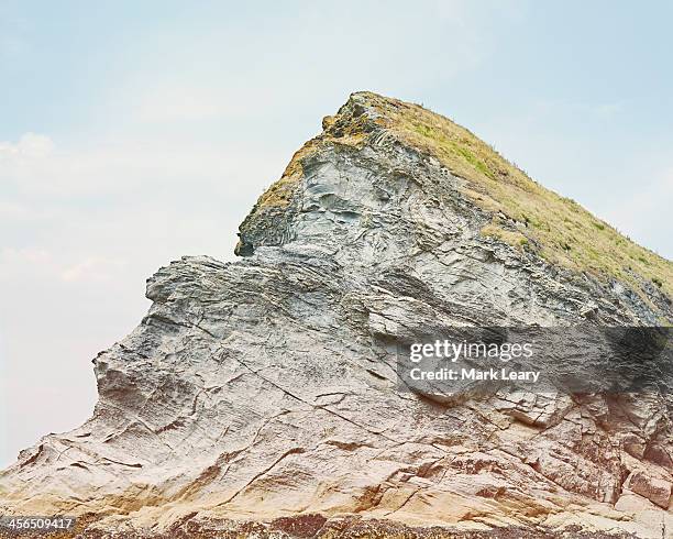 rock & grass - rock formation on beach stock pictures, royalty-free photos & images