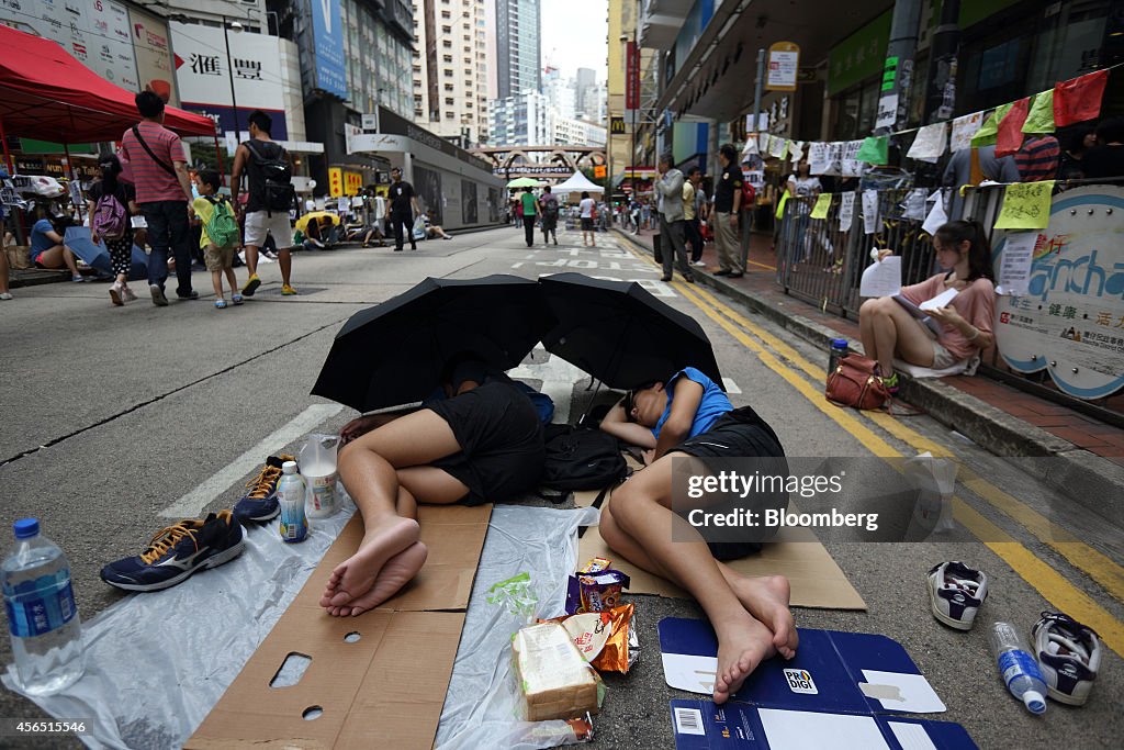 Hong Kong Students Threaten Escalation As Councilor Seeks Talks