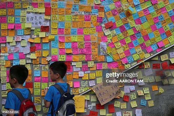 Sticky Note Child 165 Child With Sticky Notes Stock Photos, High-Res Pictures, and Images ...