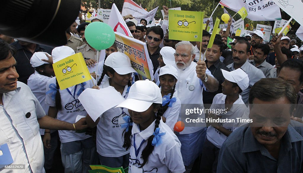 Narendra Modi launches Clean India Campaign