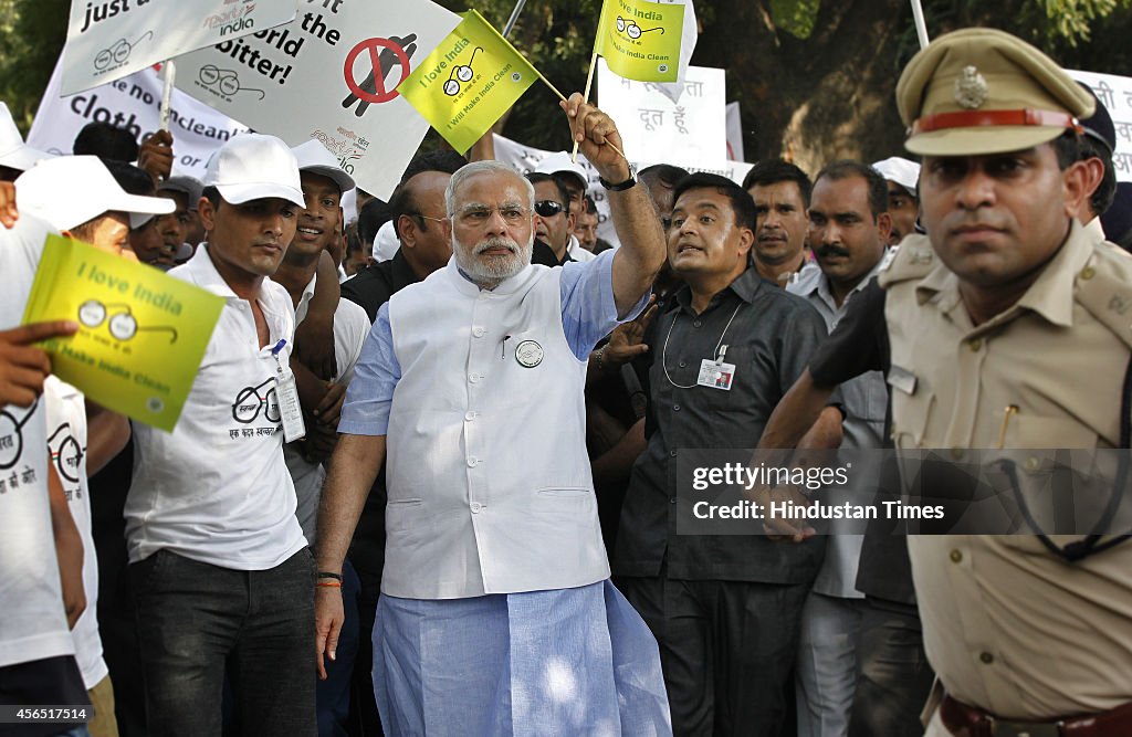 Narendra Modi launches Clean India Campaign